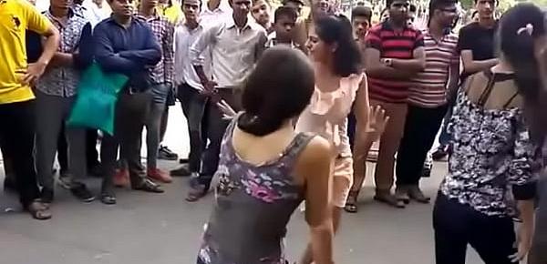  Punjabi Girl dance